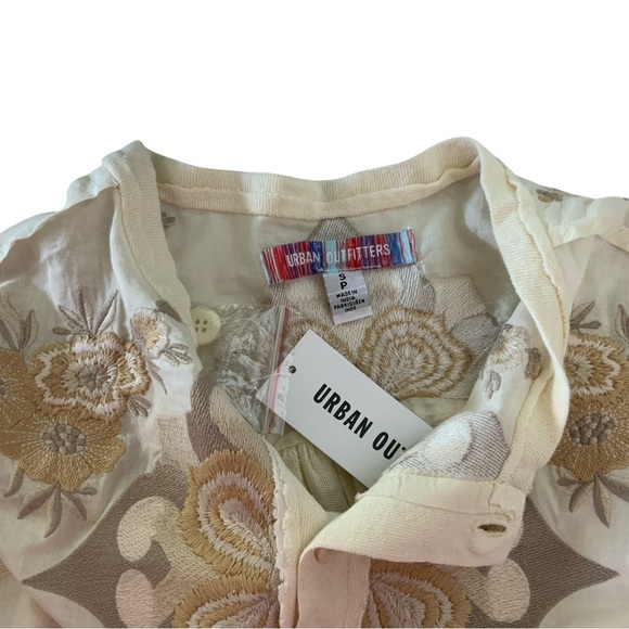Urban Outfitters Melani Floral Embroidered Top S NWT - Picture 5 of 7